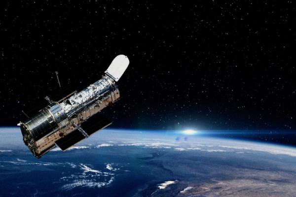 Bild 1 von 3: Das heute vielleicht berühmteste Weltraumteleskop trägt Edwin Hubbles Namen. Von ihm stammt 2012 eines der berühmtesten Bilder der modernen Astronomie: das \