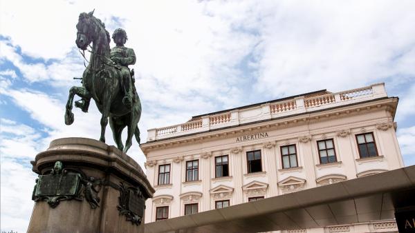 Bild 1 von 17: Im Bild: Die Albertina - Vor einigen Jahrzehnten ein heruntergekommener ehemaliger Habsburgersitz, heute ein prachtvolles Kunstmuseum von Weltrang.