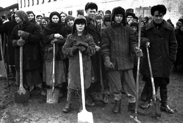 Bild 1 von 1: Ostarbeiter, 1942.