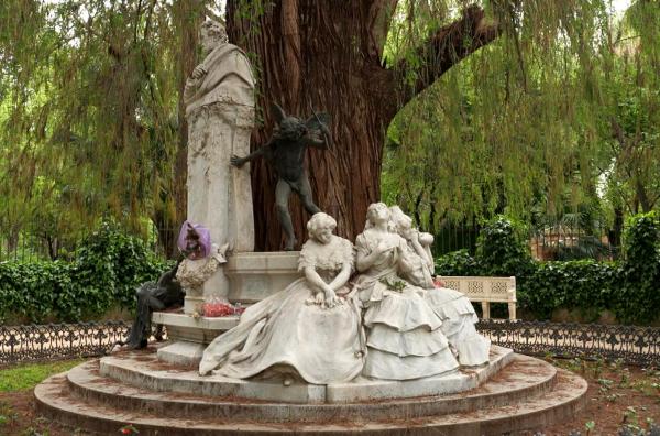 Bild 1 von 2: Jedes Jahr wird in Sevilla das Flamencokleid neu erfunden und gestaltet. Dieses Ereignis wird mit Freuden und Familie ausgiebig gefeiert.