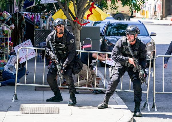 Bild 1 von 14: Im Bild (v.li.): Shemar Moore (Daniel 'Hondo' Harrelson), Jay Harrington (David Kay).