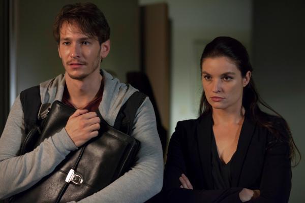 Bild 1 von 5: Marvin Berg (Vladimir Burlakov, l.) und Alex (Ina Paule Klink, r.).