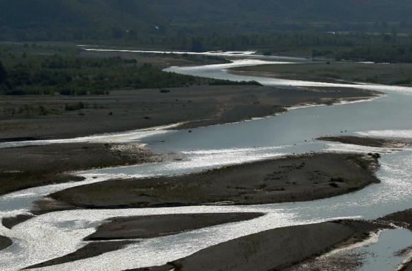 Bild 1 von 4: Der Fluss Vjosa fließt im Süden Albaniens. Sein Verlauf wurde niemals von der Hand des Menschen verändert ? ein einzigartiger Fall in Europa.