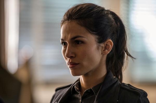 Bild 1 von 7: Elodie Yung as \