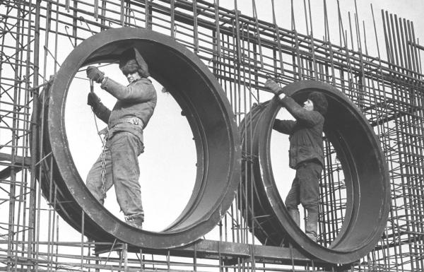 Bild 1 von 9: Im Februar 1970 beginnen die Bauarbeiten für das sowjetische Atomprojekt Tschernobyl. In der benachbarten Atomstadt Prypjat werden rund 50.000 Menschen wohnen. Aufnahme vom Juli 1975.