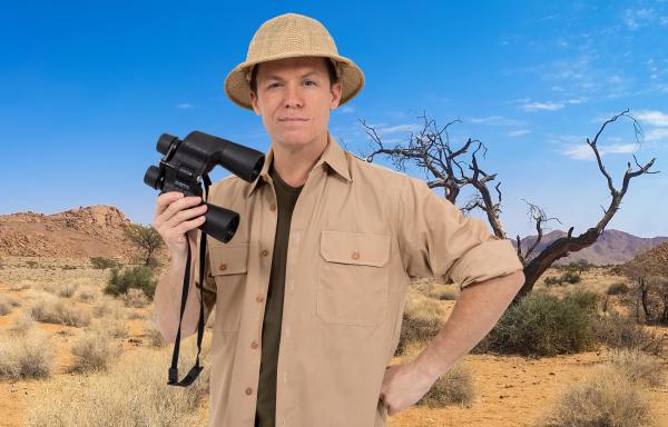 Bild 1 von 17: Benedikt Weber ist zurück im Disney Channel und stellt sich ab Frühjahr in DIE BENI CHALLENGE scheinbar unmöglichen Herausforderungen: Kann ein Mensch 100 Meter weit mit nackten Füßen übers Wasser laufen? Oder unter Wasser eine Bratwurst grillen? Natürlich nicht!... Oder etwa doch? Benedikt findet es raus, egal wie und egal womit, denn \