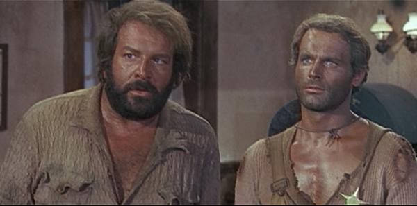 Bild 1 von 8: Der 'müde' Joe (Terence Hill, r.) kommt in eine Stadt im Südwesten und entdeckt im Sheriff des Ortes seinen eigenen Bruder, den man 'der Kleine' (Bud Spencer, l.) nennt ...