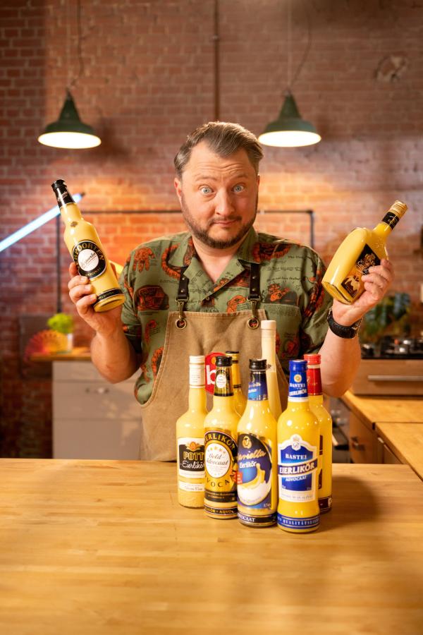 Bild 1 von 4: Eierlikör ist eine kultige Kalorienbombe. Sebastian Lege zeigt, was in dem Klassiker steckt.