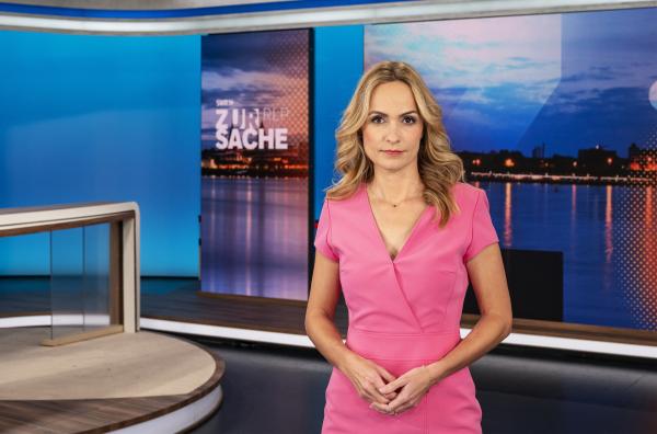 Bild 1 von 3: Moderatorin Britta Krane.