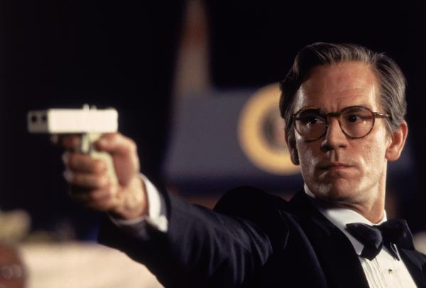 Bild 1 von 3: Der ehemalige CIA-Agent Mitch Leary (John Malkovich) hat es auf den Präsidenten abgesehen. Und um sein Ziel zu erreichen, ist ihm jedes Mittel recht.