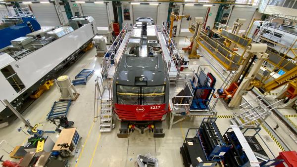 Bild 1 von 3: Fast jeden Tag rollt eine E-Lok vom Vectron-Werksgelände und wird - von Schweden bis nach Italien - nach ganz Europa geliefert.