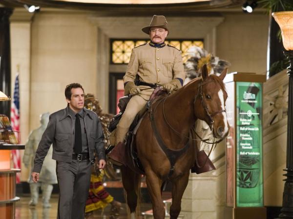 Bild 1 von 15: Larry Daley (Ben Stiller, l.); Teddy Roosevelt (Robin Williams, r.)