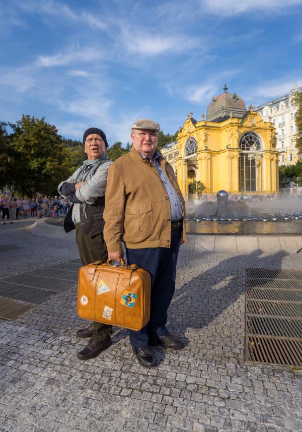 Bild 1 von 1: Krüger und Kryger: Das vierte Abenteuer führt Publikumsliebling Paul Krüger (Horst Krause) nach Tschechien. In seiner Geburtsstadt Krygovice trifft Paul (Horst Krause) seinen Bruder Emil (Christian Grashof) wieder.
