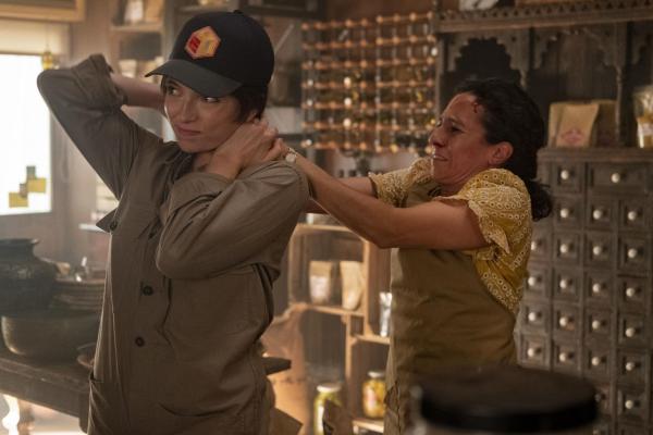 Bild 1 von 5: Villanelle (Jodie Comer,l.)