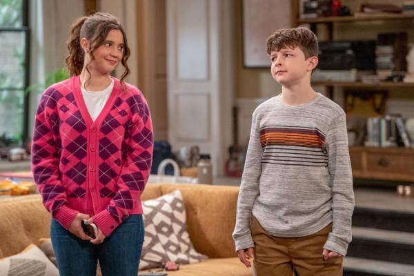 Bild 1 von 12: Grace (Sofia Capanna, l.); Jimmy jr. (Finn Sweeney, r.)