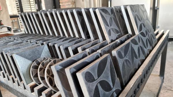 Bild 1 von 13: Im Bild: Raku-Fliesen.