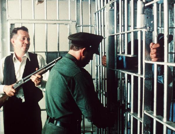 Bild 1 von 4: Dillinger (Warren Oates, l.)