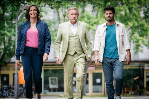 Bild 1 von 8: (v.l.n.r.) Lisa Cramer; Ingo Lenßen; Lennart Hartmann