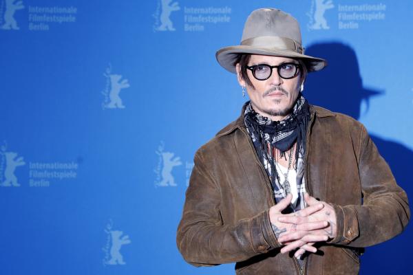 Bild 1 von 1: Johnny Depp ist einer der facettenreichsten Charakterdarsteller aller Zeiten. Doch 2016 kommt eine neue Seite des Schauspielers ans Licht, die kostet Hollywoods Bad Guy fast die Karriere.