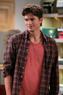 Ashton Kutcher in: Two and a Half Men