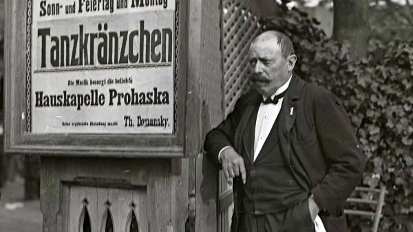 Bild 1 von 13: Im Bild: Warten auf den Gast.