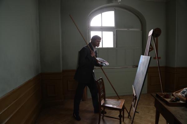 Bild 1 von 8: Caspar David Friedrich nutzte einen sogenannten Malstab, damit er die feinen Farbnuancierungen auf seinen Bildern nicht verwischte.