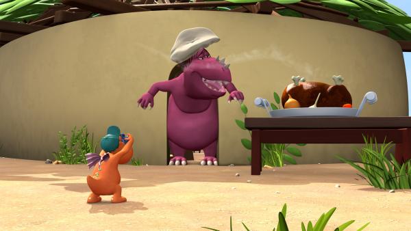 Bild 1 von 5: Chef kann dem köstlichen Bratenduft nicht widerstehen.