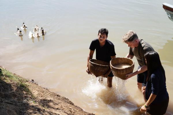 Bild 1 von 7: Gordon Ramsay (Mitte)