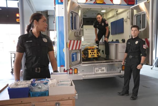Bild 1 von 10: (v.l.n.r.) Tommy Vega (Gina Torres); Nancy Gillian (Brianna Baker); T.K. Strand (Ronen Rubinstein)