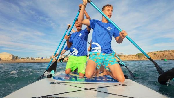 Bild 1 von 1: Adrian (links) und Jan (rechts) geben bei der Schatzsuche alles, um gegen das gegnerische Team zu gewinnen.© ZDF/E+U TV - Honorarfreie Verwendung gemäß AGB im redaktionellen Zusammenhang mit genannter Sendung bei Nennung \