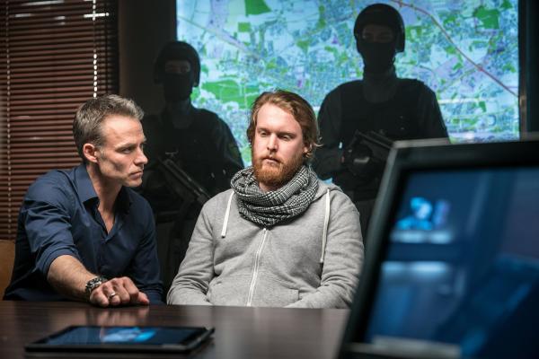 Bild 1 von 5: Jan Maybach (Marco Girnth, l.); Bastian Drewitz (Ole Fischer, r.)