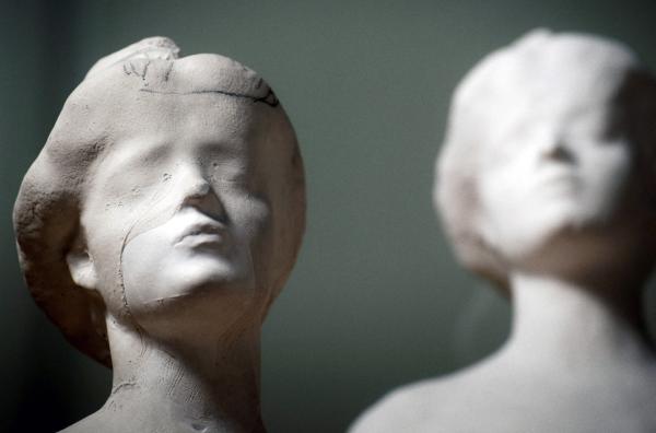 Bild 1 von 5: Geheimnisvolle Verschleierung: Was Auguste Rodin und Michelangelo verbindet, ist die gewollte Unvollendetheit ihrer Skulpturen.