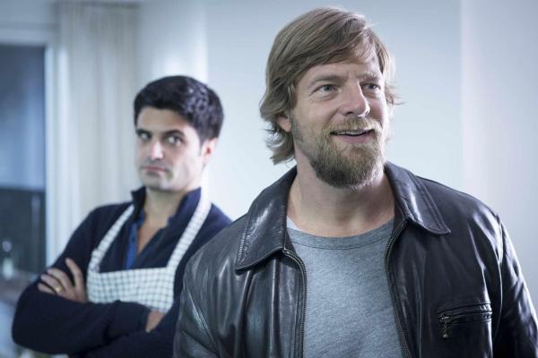 Bild 1 von 31: (5. Staffel) - Während Mick (Henning Baum, r.) nach wie vor ein ziemlich chaotisches und einsames Leben führt, lebt Andreas (Maximilian Grill, l.) ein bürgerliches Leben mit Ehefrau, Sohn und Eigenheim. Als Mick in den Streifendienst strafversetzt wird, droht ihre Freundschaft zu zerbrechen ...