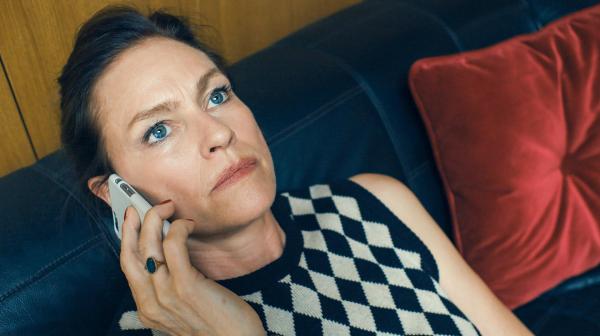 Bild 1 von 27: Im Bild: Annie (Nina Kronjäger) stellt ihren Sohn zur Rede.