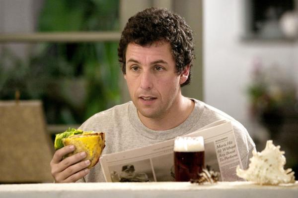 Bild 1 von 20: Sprachbarrieren sorgen für Missverständnisse und es steht nicht nur Flors eigenes, sondern vor allem auch das Leben ihres Arbeitgebers (Adam Sandler) in kürzester Zeit vollständig Kopf ...