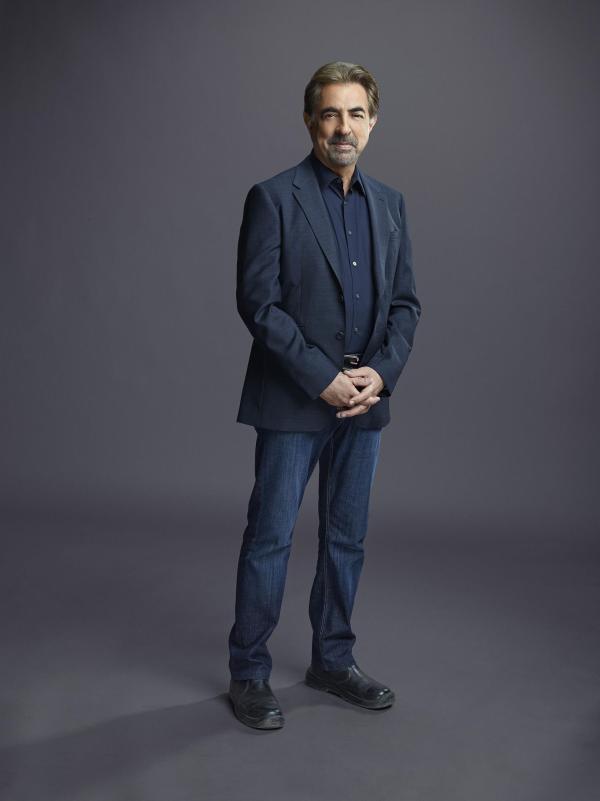 Bild 1 von 26: (10. Staffel) - Mitglied der B.A.U., einer FBI-Einheit, die sich mit verhaltensauffälligen Tätern beschäftigt: Special Agent David Rossi (Joe Mantegna) ...