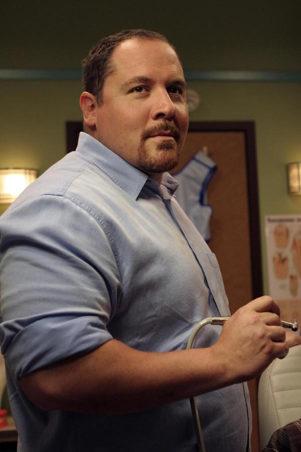 Bild 1 von 12: Im Bild: Jon Favreau (Dr. Bloom).