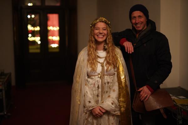 Bild 1 von 2: Willi mit Christkind Christina.