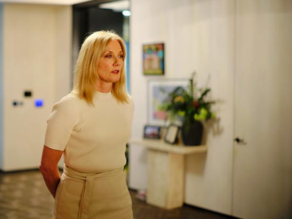 Bild 1 von 6: Der Abend verläuft für Jackie (Joely Richardson), die Gäste erwartet, anders als erwartet.