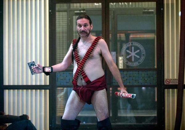 Bild 1 von 16: Wird Starburns (Dino Stamatopoulos) mit dieser Aufmachung gute Bewertungen bei der Bewertungs-App einheimsen können?