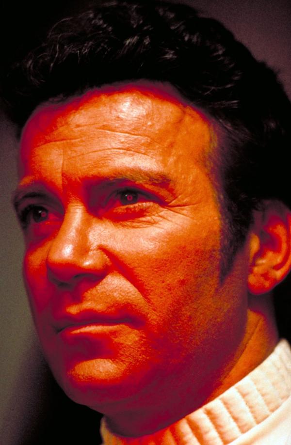 Bild 1 von 11: Vor Jahren hat Admiral James T. Kirk (William Shatner) den genetisch veränderten ehemaligen Anführer und Kriegsherrn Khan Noonien Singh auf dem Planeten Ceti Alpha 5 ausgesetzt - nun sinnt Khan auf Rache â?¦
