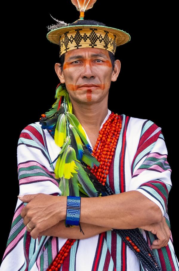 Bild 1 von 3: Entschlossen nutzt Benki Piyako alle ihm zur Verfügung stehenden Mittel, um Umweltschäden anzuprangern und die Natur zu schützen ? oft auch unter Einsatz seines eigenen Lebens.