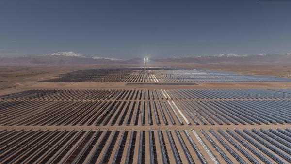 Bild 1 von 5: In Ouarzazate steht das erste von fünf in Marokko geplanten Solarkraftwerken. Es versorgt etwa eine Million Haushalte bei Tag und Nacht mit Strom.