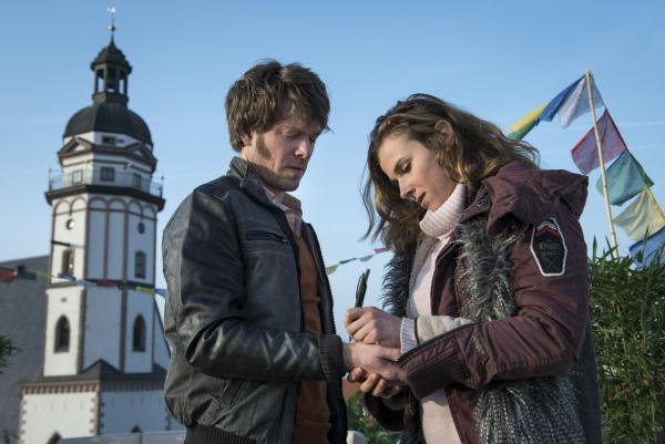 Bild 1 von 5: Tom Kowalski (Steffen Schroeder, l.); Ilka Parusel (Karin Hanczewski, r.)