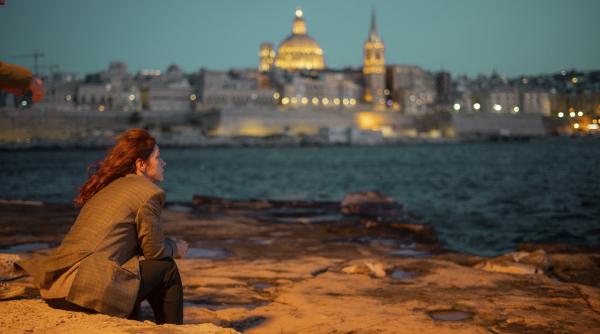 Bild 1 von 22: Die Spuren der geflohenen Maria Weinert führen Zielfahnderin Hanna Landauer (Ulrike C. Tscharre) bis nach Malta.