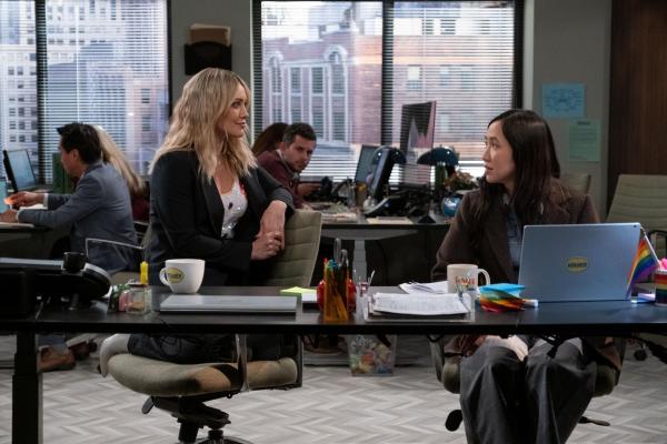 Bild 1 von 10: Sophie (Hilary Duff, l.); Ellen (Tien Tran, r.)