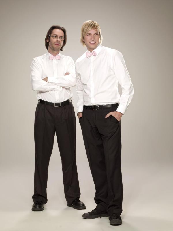Bild 1 von 8: (1. Staffel) Roman DeBeers (Martin Starr, l.); Kyle Bradway (Ryan Hansen, r.)