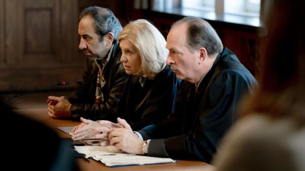 Bild 1 von 8: (v.l.n.r.) Murat Akbay (Hilmi Sözer); Isabel von Brede (Sabine Postel); Markus Gellert (Herbert Knaup)