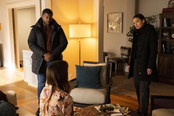 Bild 1 von 10: Ray Cannon (Edwin Hodge, l.); Kristin Gaines (Alexa Davalos, r.)