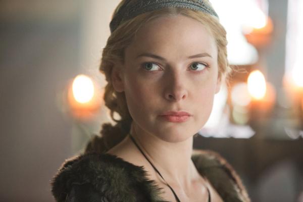 Bild 1 von 7: Elizabeth (Rebecca Ferguson)